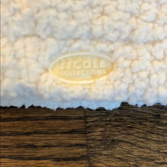 Adorable JJ Cole Soft Fleece Infant Hat - Picture 2 of 3